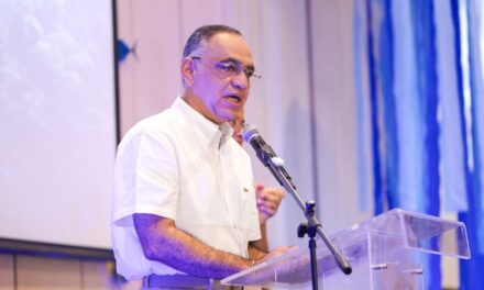 “Que el mar que nos une también nos inspire a cuidarlo”: Alcalde Pinedo en InnovAzul Caribe