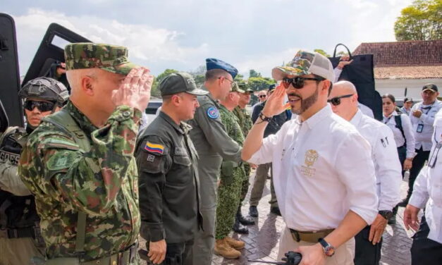 Un mes de Abelardo de la Espriella en el poder: el estilo del ‘Tigre’ al frente de la Presidencia