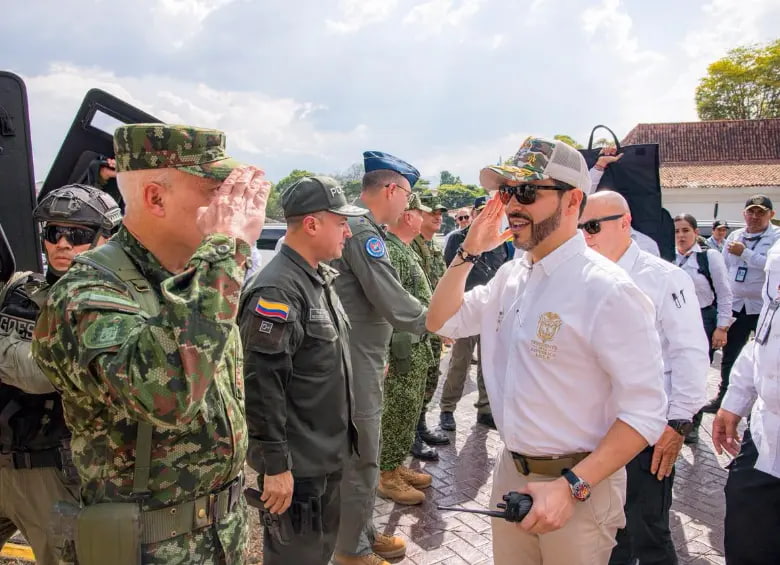 Un mes de Abelardo de la Espriella en el poder: el estilo del ‘Tigre’ al frente de la Presidencia