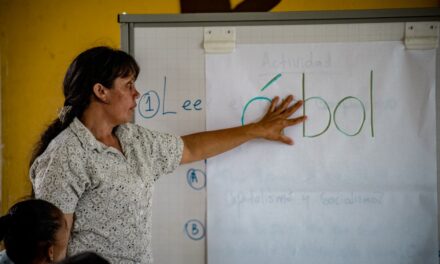 El Gobierno Nacional beneficia a más de 49.000 jóvenes y adultos mayores a través de estrategias de alfabetización