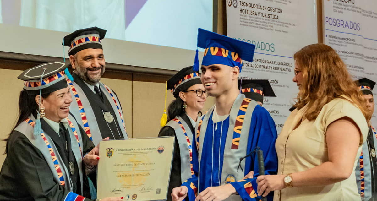 Graduados de UNIMAGDALENA convirtieron la discapacidad visual en inspiración y superación personal