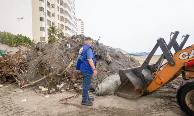 Lluvias, pero más la falta de cultura ambiental afecta a la Playa Los Cocos