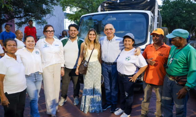 Gobierno Pinedo entrega vehículos y más de $3.300 millones para fortalecer a las asociaciones de recicladores