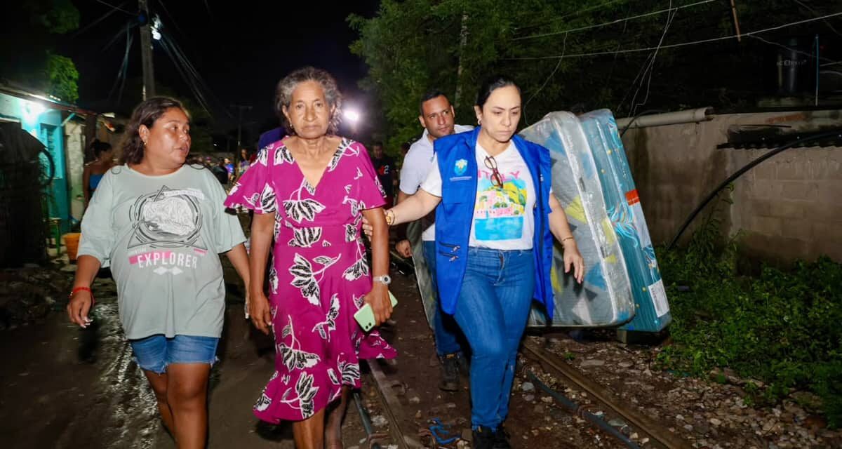 Luego del torrencial aguacero de ayer, Gobierno Pinedo entrega ayudas humanitarias a familias afectadas