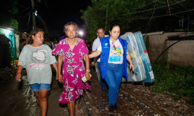 Luego del torrencial aguacero de ayer, Gobierno Pinedo entrega ayudas humanitarias a familias afectadas