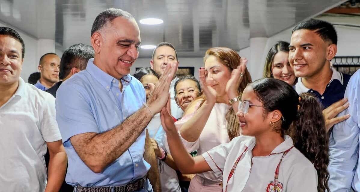 Alcalde Pinedo cumple su palabra y entrega obras de mejoramiento en la I.E.D. Jacqueline Kennedy