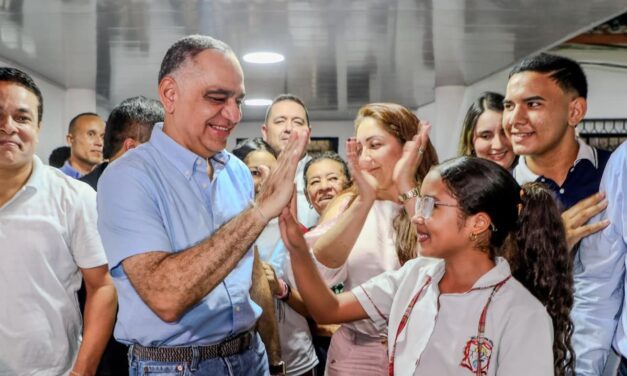 Alcalde Pinedo cumple su palabra y entrega obras de mejoramiento en la I.E.D. Jacqueline Kennedy