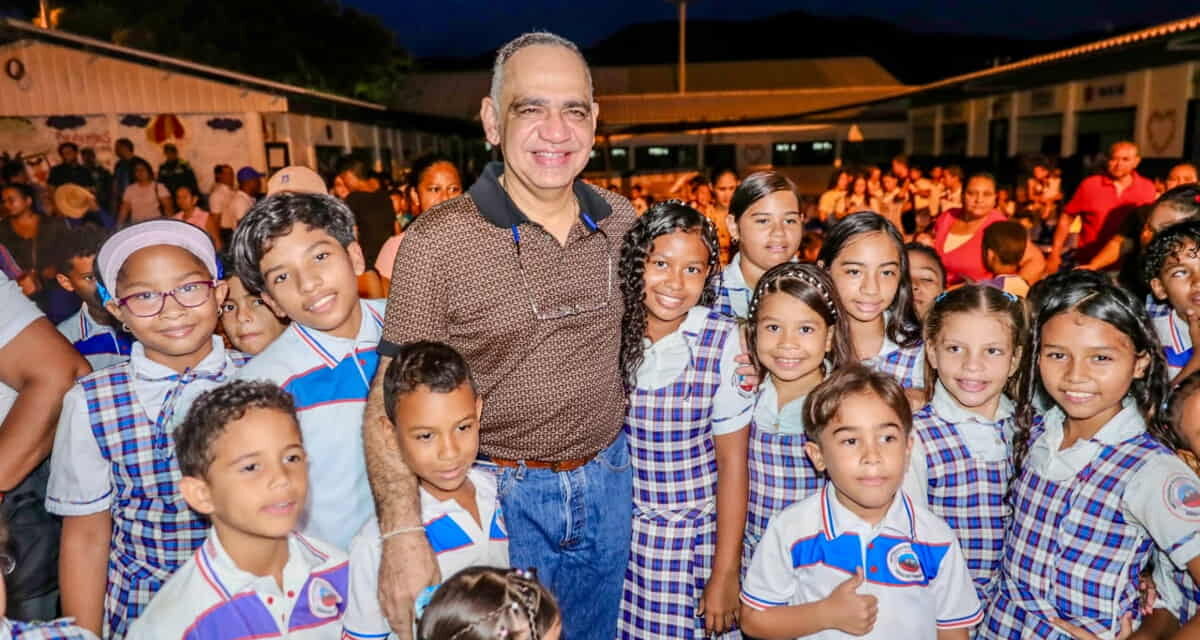 Alcalde Pinedo llevó la ‘Ruta de pupitres’ a la IED Ondas del Caribe