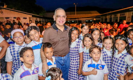 Alcalde Pinedo llevó la ‘Ruta de pupitres’ a la IED Ondas del Caribe